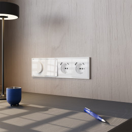 Розетка встраиваемая VOLTUM S70 с заземлением и защитными шторками, с USB, A+A, (белый глянцевый) VLS040401