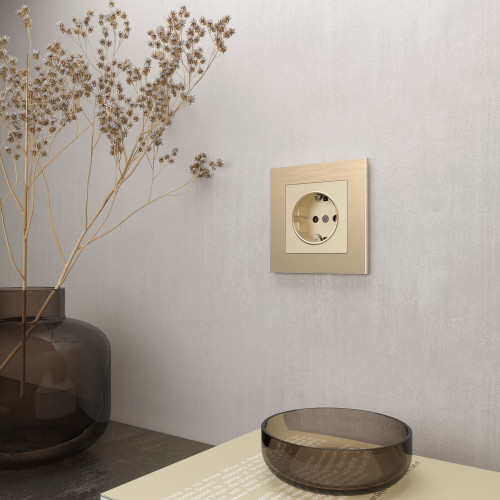 Купить Рамка из металла на 1 пост Аluminium шампань алюминий в rum24.ru фото: 3