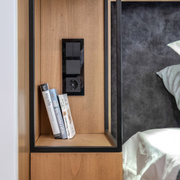 Рамка из стекла на 3 поста Favorit черный