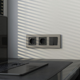 W0032917/ Рамка на 3 поста Slab (дымчатый софт)