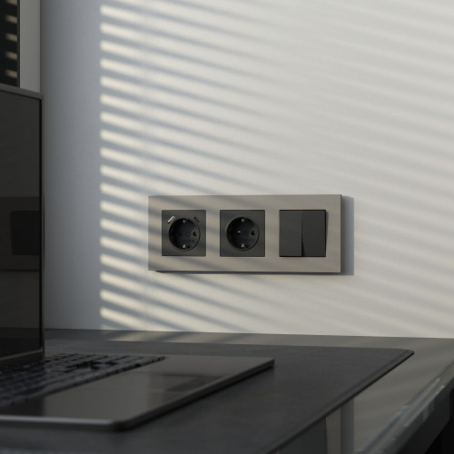 Купить W0032917/ Рамка на 3 поста Slab (дымчатый софт) в rum24.ru фото: 2