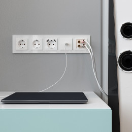 Рамка из стекла на 5 постов Favorit белый