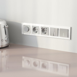 Рамка из стекла на 5 постов Favorit белый