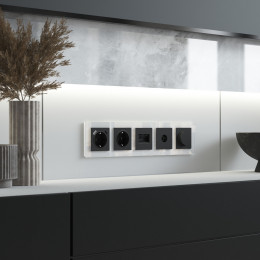 Рамка из стекла на 5 постов Favorit белый