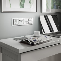 Рамка из поликарбоната на 4 поста Snabb белый/хром