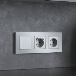 Рамка из поликарбоната на 3 поста Slab серебро софт