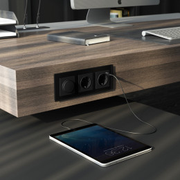 Рамка из стекла на 3 поста Senso черный soft-touch