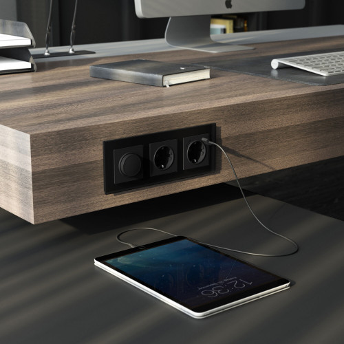 Купить Рамка из стекла на 3 поста Senso черный soft-touch в rum24.ru фото: 3