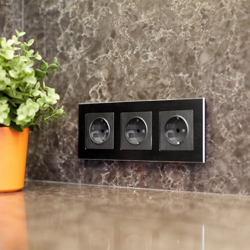 Купить Рамка из металла на 3 поста Аluminium черный алюминий в rum24.ru фото: 5