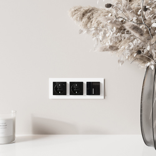 Купить Розетка с заземлением, шторками и USB тип A+C (черный акрил) Werkel W1171748 в rum24.ru фото: 2