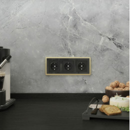 Рамка из металла на 3 поста Baguette черный/латунь