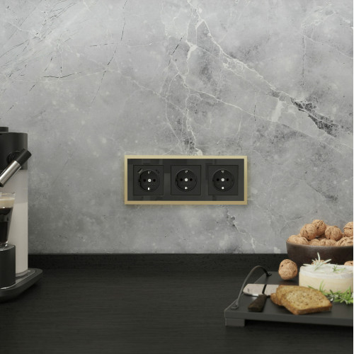 Купить Рамка из металла на 3 поста Baguette черный/латунь в rum24.ru фото: 3