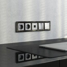 Рамка из стекла на 5 постов Diamant черный