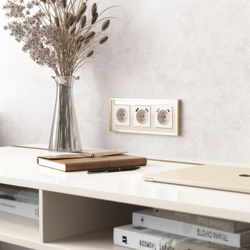 Купить Рамка из металла на 3 поста Baguette айвори/латунь в rum24.ru фото: 2