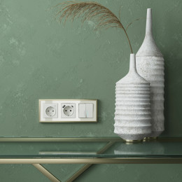 Рамка из металла на 3 поста Baguette айвори/латунь