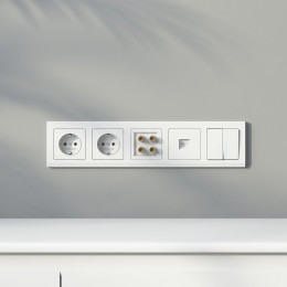 Рамка из поликарбоната на 5 постов Stark белый