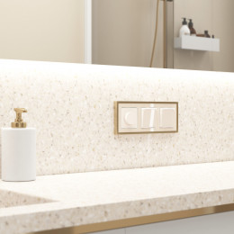 Розетка влагозащ. с зазем. с защит. крышкой и шторками (айвори акрил) Werkel W1171243