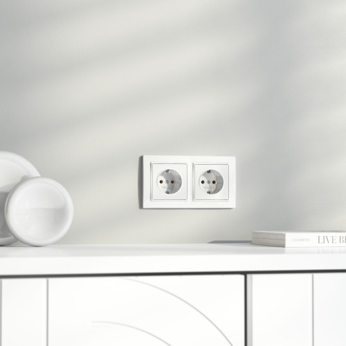 Купить Рамка из поликарбоната на 2 поста Snabb Basic белый в rum24.ru фото: 3