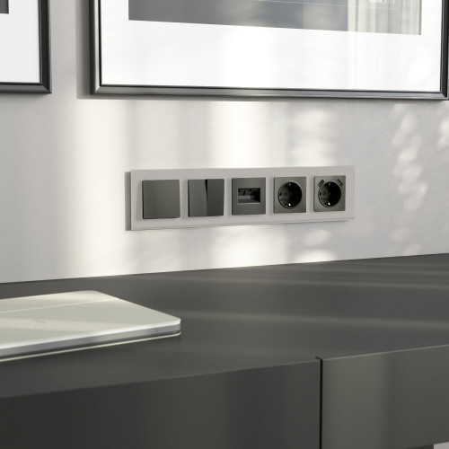 Купить Рамка из стекла на 5 постов Senso дымчатый soft-touch в rum24.ru фото: 3