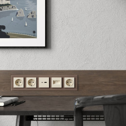 Рамка из стекла на 5 постов Favorit латте