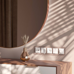 Рамка из стекла на 5 постов Favorit латте