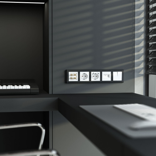 Купить Рамка из поликарбоната на 5 постов Stark черный в rum24.ru фото: 4