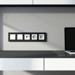 Рамка из поликарбоната на 5 постов Slab черный софт