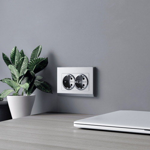 Купить Рамка из поликарбоната для двойной розетки Stark серебряный матовый в rum24.ru фото: 4