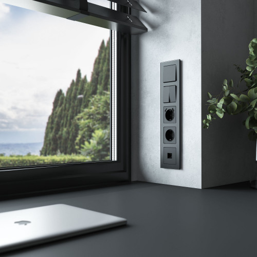 Купить Рамка из стекла на 5 постов Senso черный soft-touch в rum24.ru фото: 2