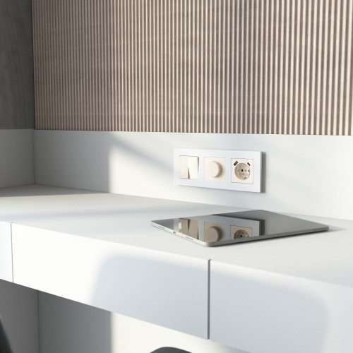 Купить Розетка с заземлением, шторками и USB A+C (айвори акрил) Werkel W1171743 в rum24.ru фото: 3