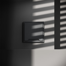 Розетка встраиваемая VOLTUM S70 с заземлением, защитными шторками и крышкой (графит) VLS040307