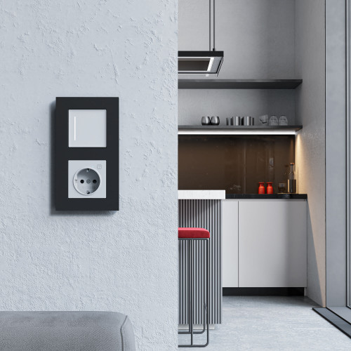 Купить Рамка из поликарбоната на 2 поста Slab черный софт в rum24.ru фото: 2