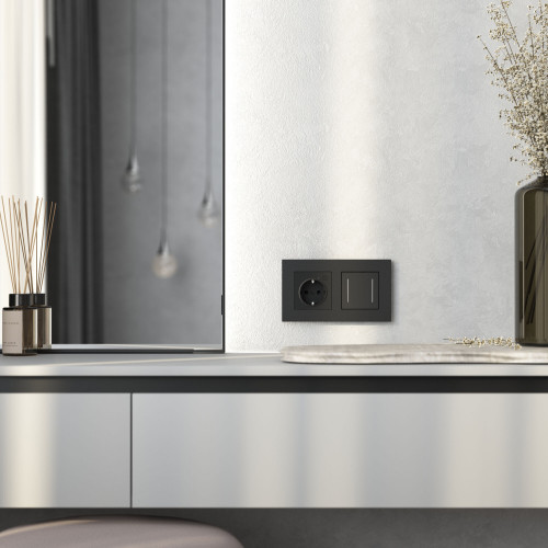 Купить Рамка из поликарбоната на 2 поста Slab черный софт в rum24.ru фото: 3