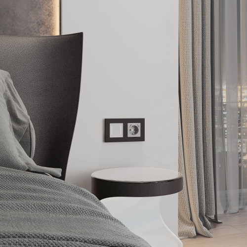 Купить Рамка из поликарбоната на 2 поста Slab черный софт в rum24.ru фото: 4