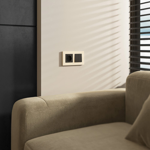 Купить Рамка из поликарбоната на 2 поста Slab айвори софт в rum24.ru фото: 2