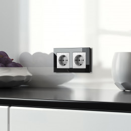 Рамка из стекла на 2 поста Favorit черный