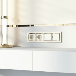 Рамка из поликарбоната на 4 поста Snabb слоновая кость/золото