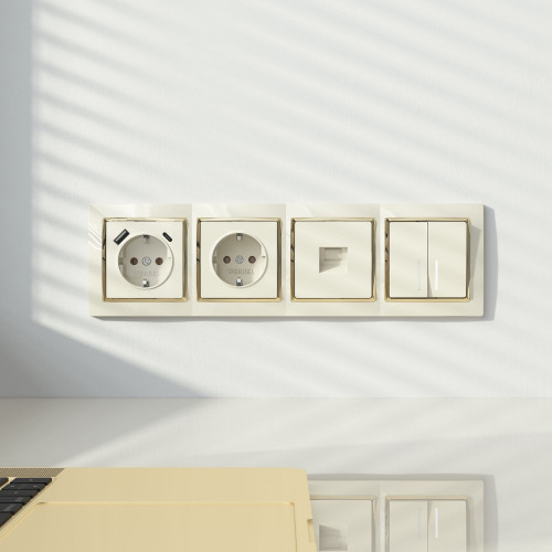 Купить Рамка из поликарбоната на 4 поста Snabb слоновая кость/золото в rum24.ru фото: 2