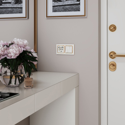 Купить Рамка из поликарбоната на 2 поста Snabb слоновая кость/золото в rum24.ru фото: 4