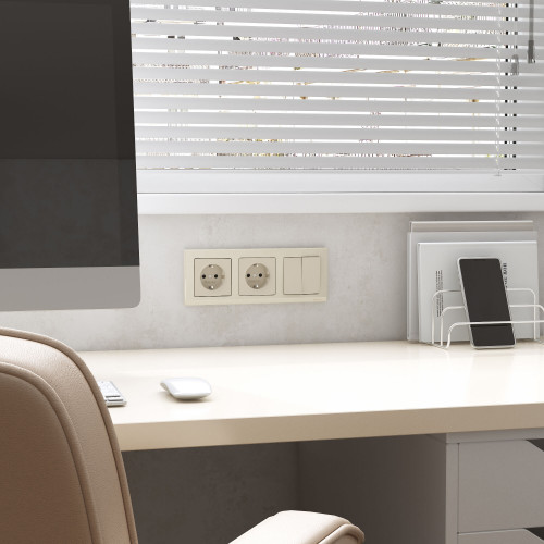 Купить Рамка из поликарбоната на 3 поста Stark слоновая кость в rum24.ru фото: 2