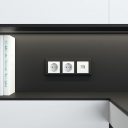 Рамка из поликарбоната на 3 поста Stark черный