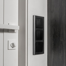 Рамка из поликарбоната на 3 поста Stark черный