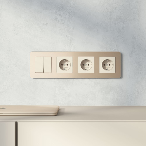 Купить Рамка из металла на 4 поста Platinum шампань в rum24.ru фото: 3