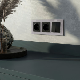 Рамка из стекла на 3 поста Favorit серый