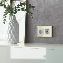 Рамка из металла на 2 поста Baguette айвори/латунь