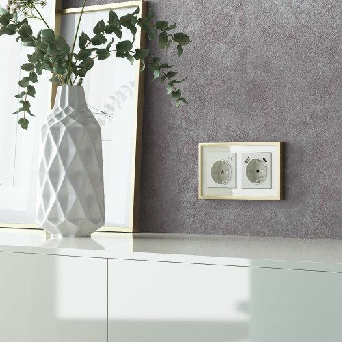 Купить Рамка из металла на 2 поста Baguette айвори/латунь в rum24.ru фото: 4