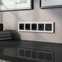 Рамка из стекла на 5 постов Favorit белый матовый