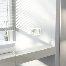 Рамка из поликарбоната на 3 поста Snabb Basic слоновая кость