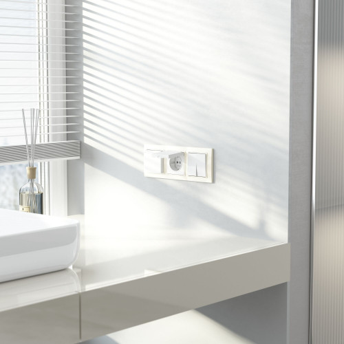 Купить Рамка из поликарбоната на 3 поста Snabb Basic слоновая кость в rum24.ru фото: 3