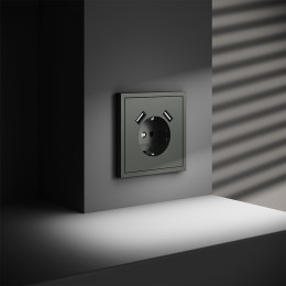 Розетка встраиваемая VOLTUM S70 с заземлением и защитными шторками, с USB, A+A, (титан) VLS040406